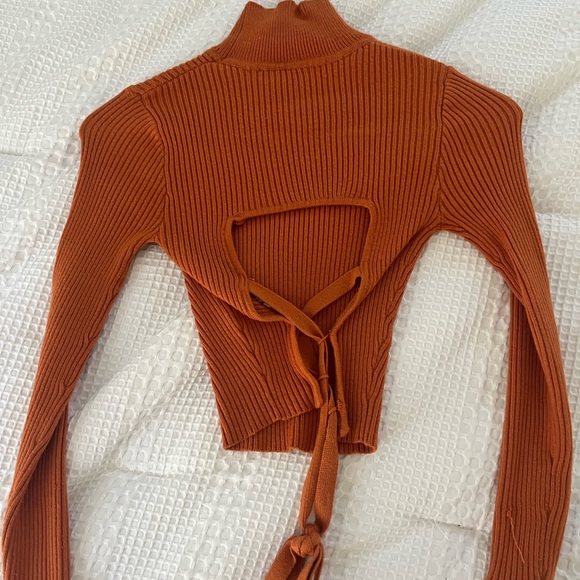 Zara cropped tie-back turtleneck - Picture 2 of 2